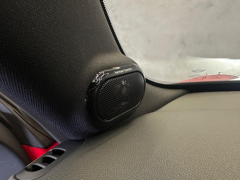 Foto do veículo MINI JOHN COOPER WORKS COOPER HATCH JCW 3P 2021 11.758 KM 209.900,00