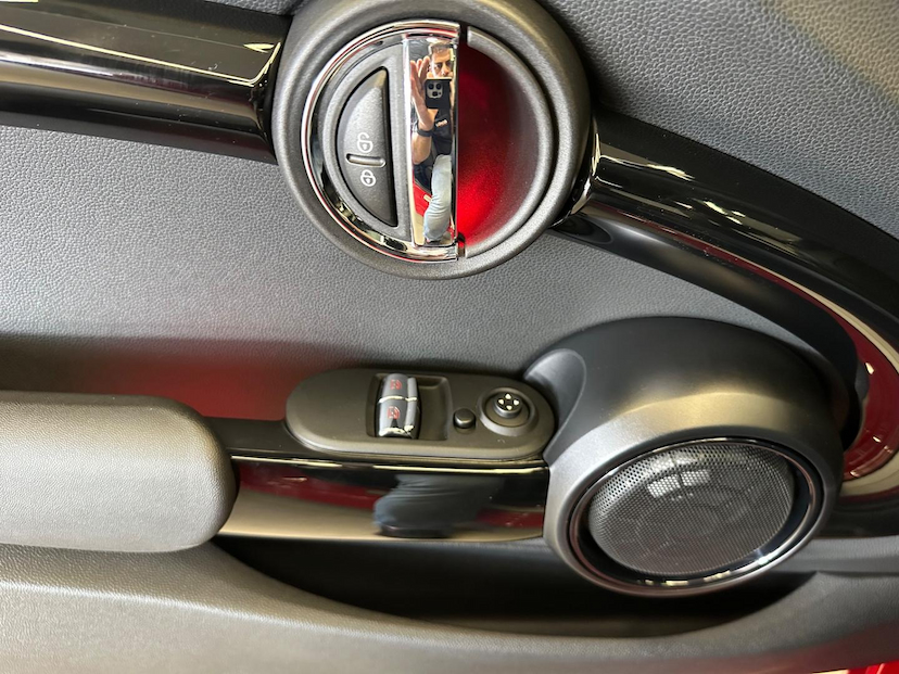Foto do veículo MINI JOHN COOPER WORKS COOPER HATCH JCW 3P 2021 11.758 KM 209.900,00
