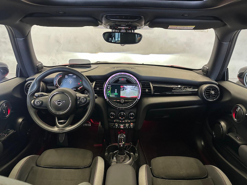 Foto do veículo MINI JOHN COOPER WORKS COOPER HATCH JCW 3P 2021 11.758 KM 209.900,00
