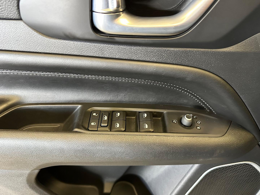 Foto do veículo JEEP COMPASS  LONG TF 2022 28.757 KM 134.900,00