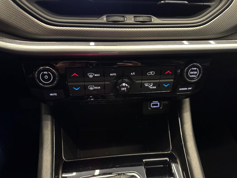 Foto do veículo JEEP COMPASS  LONG TF 2022 32.225 KM 134.900,00