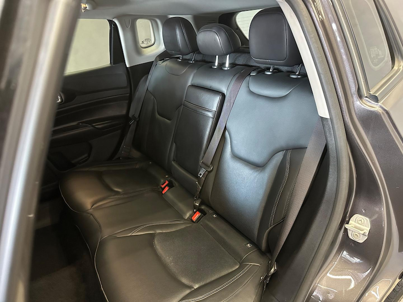 Foto do veículo JEEP COMPASS  LONG TF 2022 32.225 KM 134.900,00