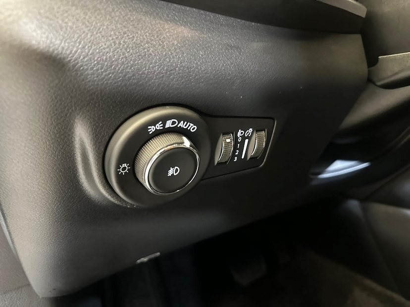Foto do veículo JEEP COMPASS  LIMITED TD 350 2.0 4X4 DIE. AUT. 2023 15.929 KM 174.900,00