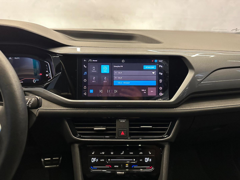 Foto do veículo VOLKSWAGEN TAOS  HIGHLINE 250 TSI 2023 24.364 KM 165.900,00