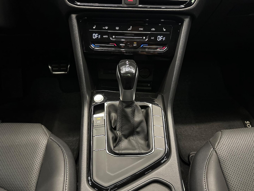 Foto do veículo VOLKSWAGEN TAOS  HIGHLINE 250 TSI 2023 24.364 KM 165.900,00