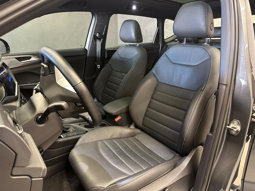 Foto do veículo VOLKSWAGEN TAOS  HIGHLINE 250 TSI 2023 24.364 KM 165.900,00