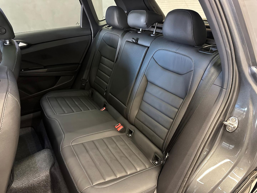 Foto do veículo VOLKSWAGEN TAOS  HIGHLINE 250 TSI 2023 24.364 KM 165.900,00