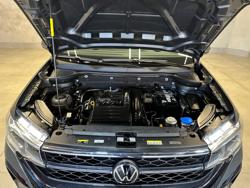 Foto do veículo VOLKSWAGEN TAOS  HIGHLINE 250 TSI 2023 24.364 KM 165.900,00
