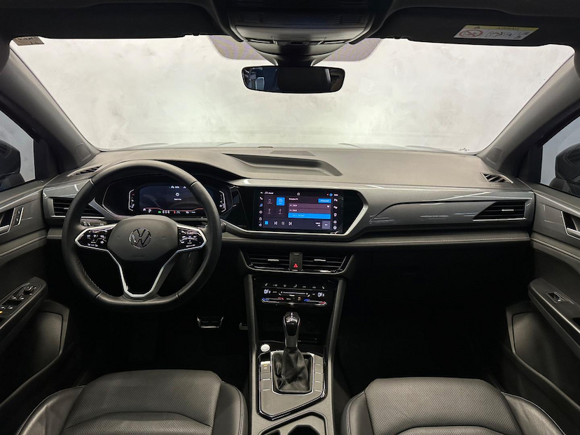 Foto do veículo VOLKSWAGEN TAOS  HIGHLINE 250 TSI 2023 24.364 KM 165.900,00