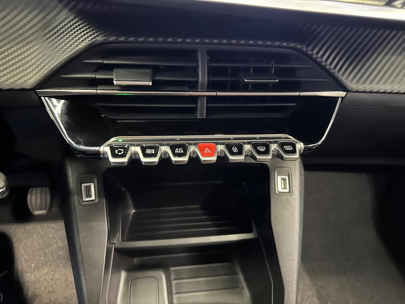 Foto do veículo PEUGEOT 208  LIKE MT 2024 5.001 KM 72.900,00