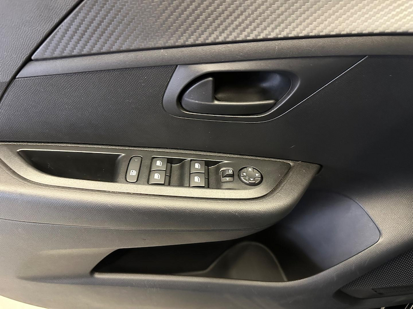 Foto do veículo PEUGEOT 208  LIKE MT 2024 5.001 KM 72.900,00