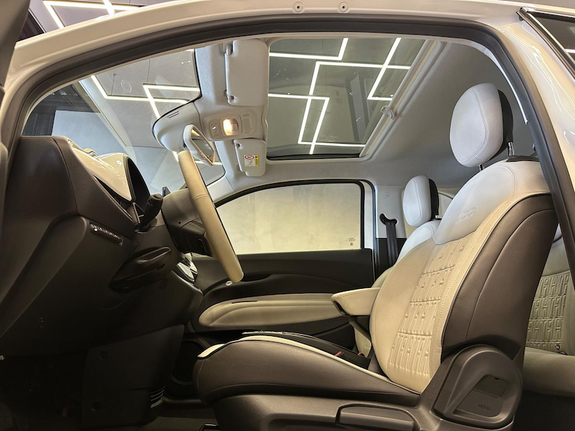 Foto do veículo FIAT 500 E ICON 2022 9.784 KM 129.900,00