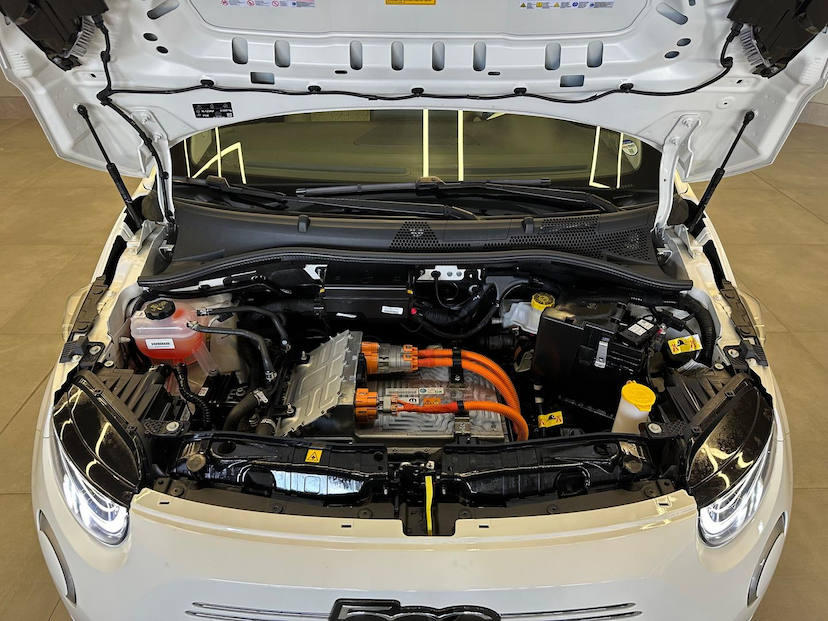 Foto do veículo FIAT 500 E ICON 2022 9.784 KM 129.900,00