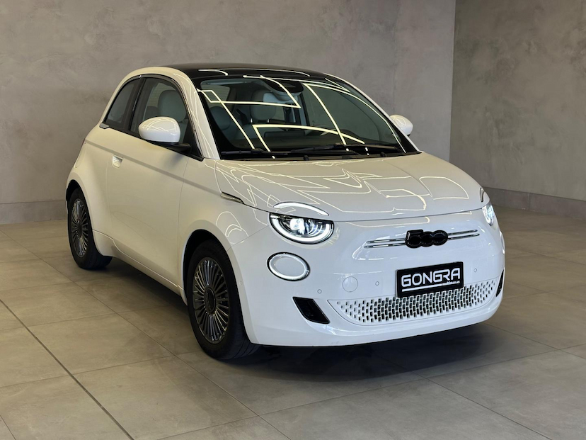 Foto do veículo FIAT 500 E ICON 2022 9.784 KM 129.900,00