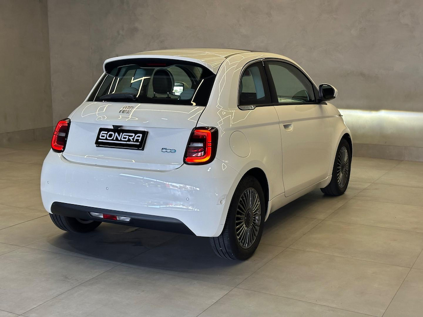Foto do veículo FIAT 500 E ICON 2022 9.784 KM 129.900,00