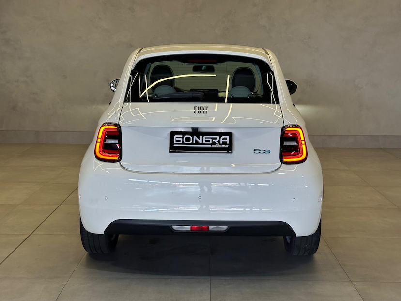 Foto do veículo FIAT 500 E ICON 2022 9.784 KM 129.900,00