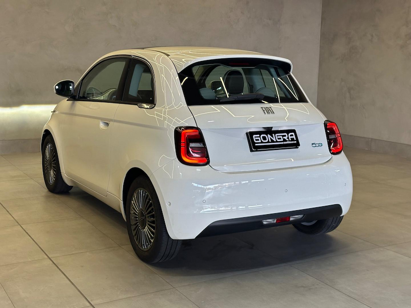 Foto do veículo FIAT 500 E ICON 2022 9.784 KM 129.900,00