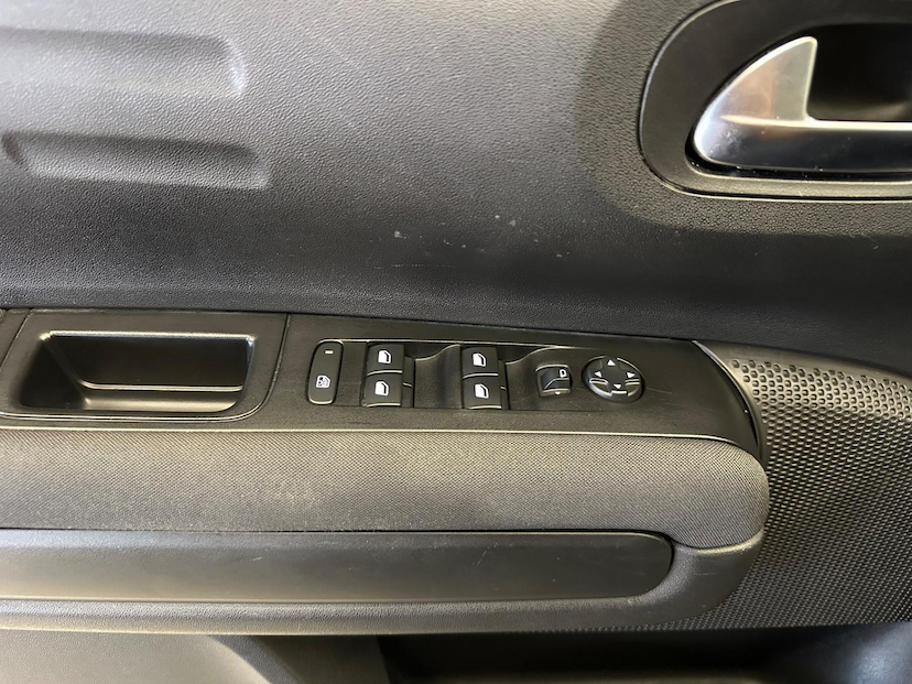 Foto do veículo CITROËN C4 CACTUS  1.6 THP FLEX SHINE EAT6 2019 60.074 KM 82.900,00