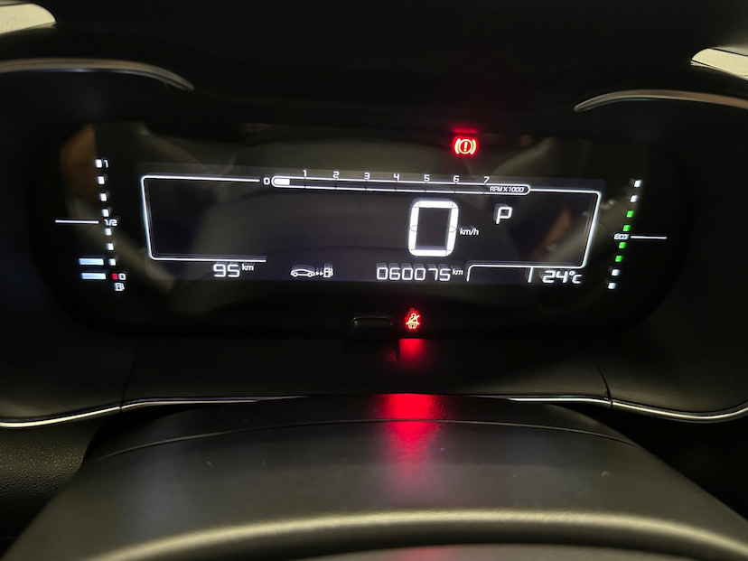 Foto do veículo CITROËN C4 CACTUS  1.6 THP FLEX SHINE EAT6 2019 60.074 KM 82.900,00