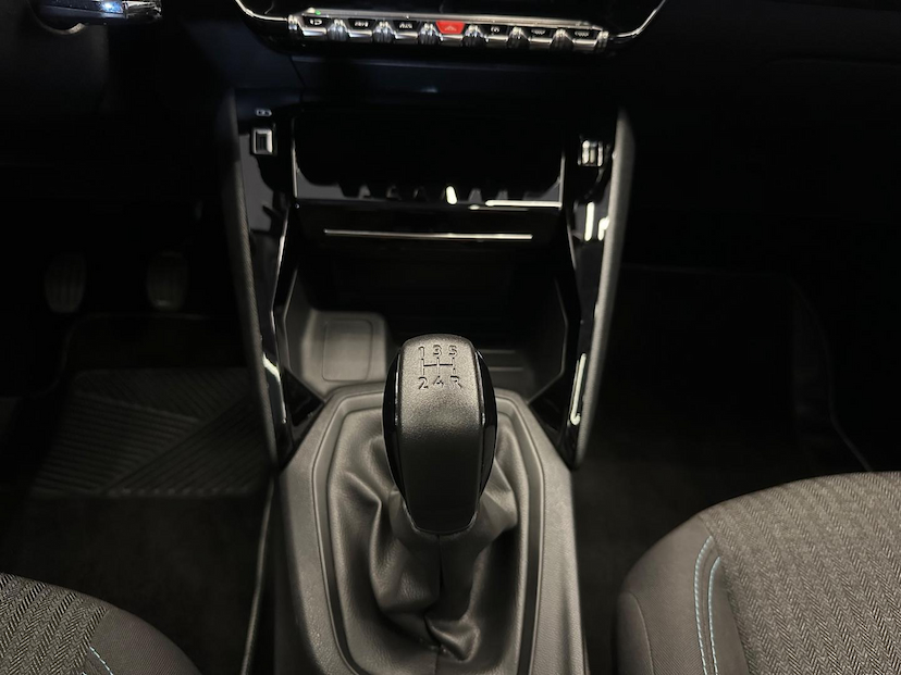 Foto do veículo PEUGEOT 208  STYLE 1.0 FLEX 6V 5P MEC 2023 20.152 KM 79.900,00
