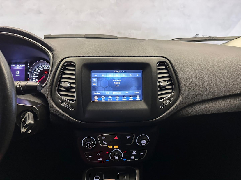 Foto do veículo JEEP COMPASS  2.0 SPORT 4X2 16V GASOLINA 4P AUT 2019 88.470 KM 89.900,00