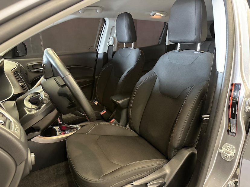 Foto do veículo JEEP COMPASS  2.0 SPORT 4X2 16V GASOLINA 4P AUT 2019 88.470 KM 89.900,00