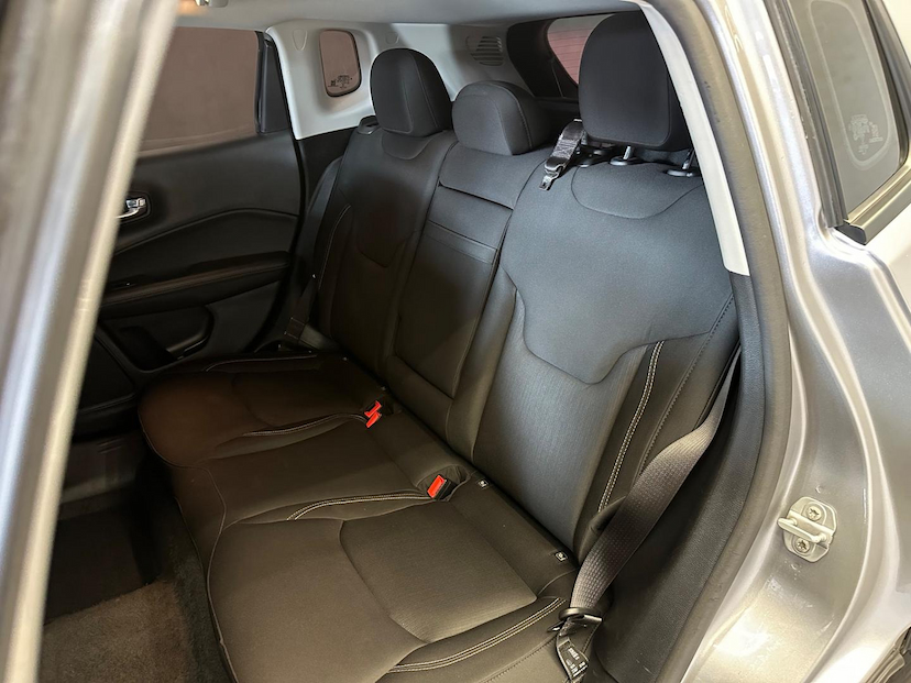 Foto do veículo JEEP COMPASS  2.0 SPORT 4X2 16V GASOLINA 4P AUT 2019 88.470 KM 89.900,00