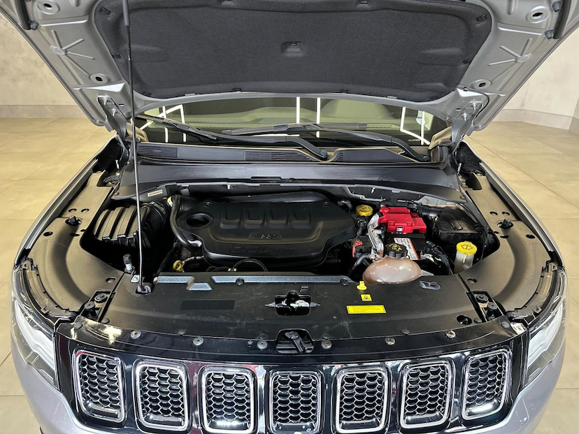 Foto do veículo JEEP COMPASS  2.0 SPORT 4X2 16V GASOLINA 4P AUT 2019 88.470 KM 89.900,00