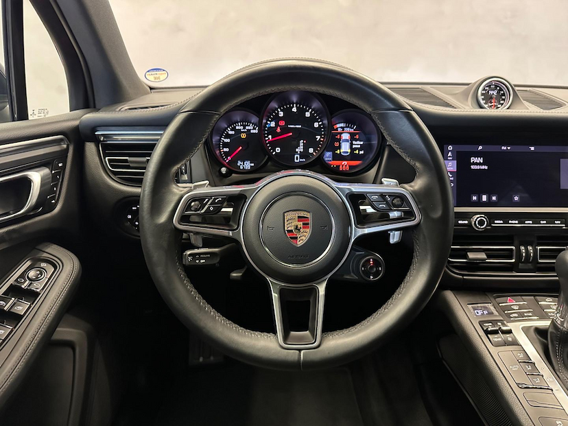 Foto do veículo PORSCHE MACAN  2.0 16V 2021 24.103 KM 375.900,00