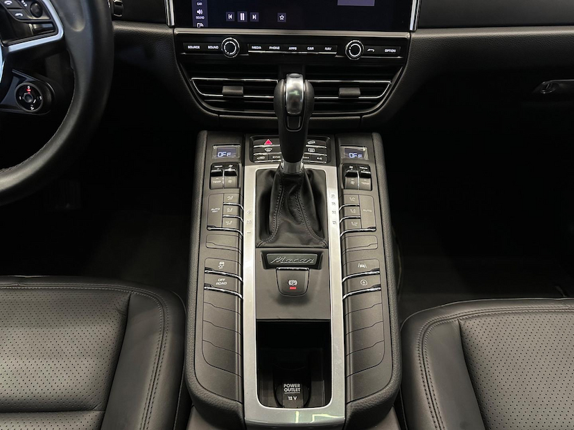 Foto do veículo PORSCHE MACAN  2.0 16V 2021 24.103 KM 375.900,00