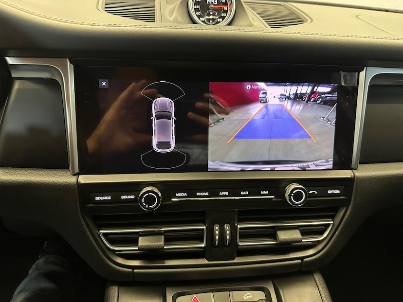 Foto do veículo PORSCHE MACAN  2.0 16V 2021 24.103 KM 375.900,00