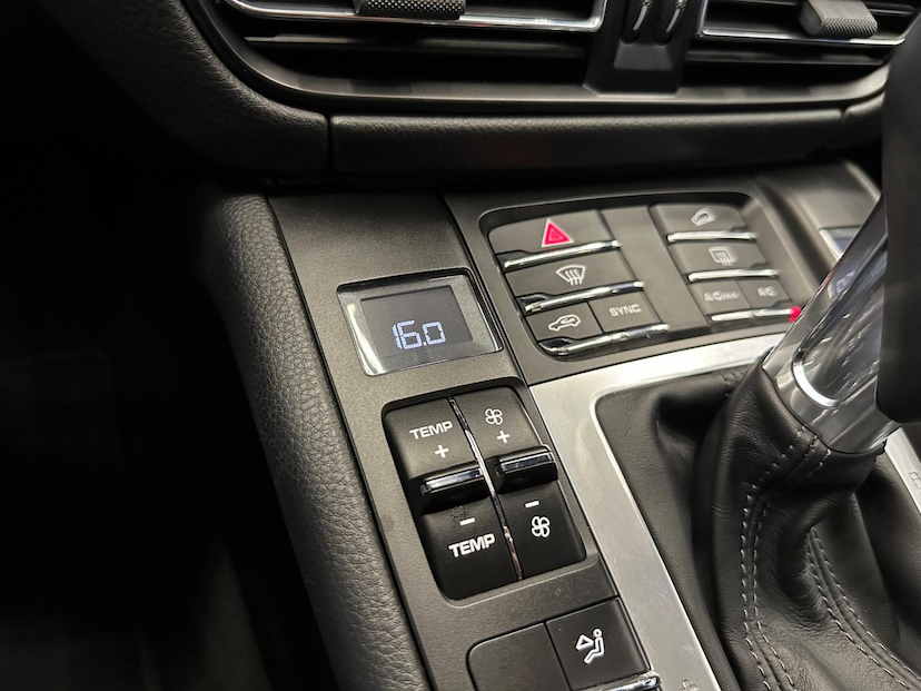 Foto do veículo PORSCHE MACAN  2.0 16V 2021 24.103 KM 375.900,00