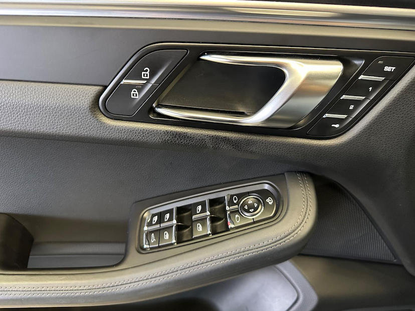 Foto do veículo PORSCHE MACAN  2.0 16V 2021 24.103 KM 375.900,00