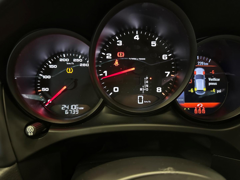 Foto do veículo PORSCHE MACAN  2.0 16V 2021 24.103 KM 375.900,00