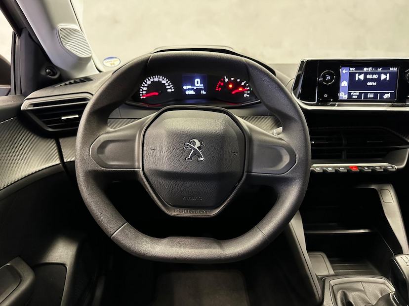 Foto do veículo PEUGEOT 208  LIKE MT 2023 12.546 KM 66.900,00