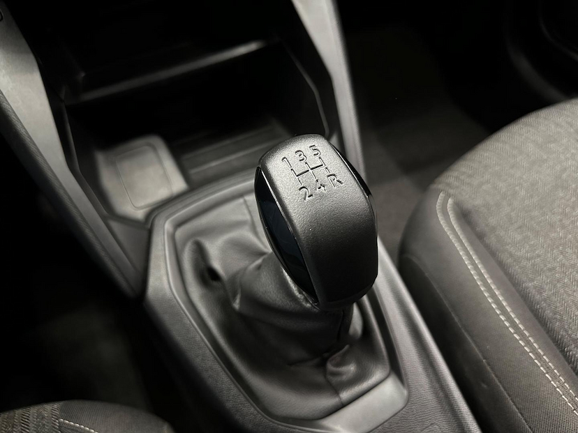 Foto do veículo PEUGEOT 208  LIKE MT 2023 12.546 KM 66.900,00