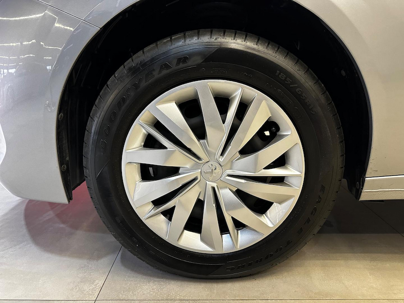 Foto do veículo PEUGEOT 208  LIKE MT 2023 12.546 KM 66.900,00