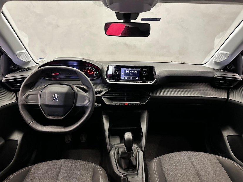 Foto do veículo PEUGEOT 208  LIKE MT 2023 12.546 KM 66.900,00