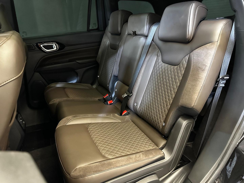 Foto do veículo JEEP COMMANDER  OVR TD380 2022 12.638 KM 218.900,00