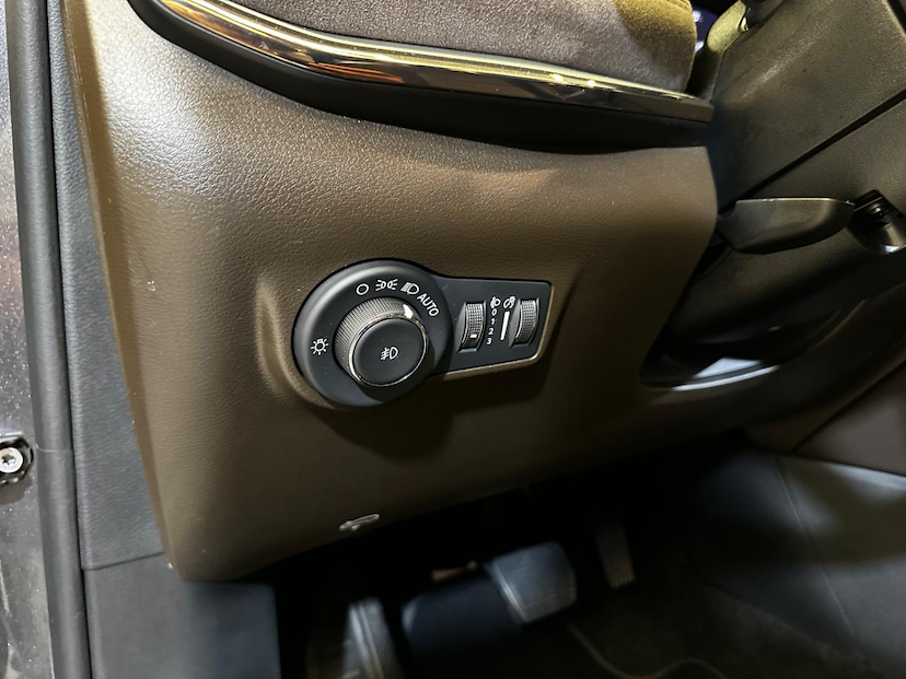 Foto do veículo JEEP COMMANDER  OVR T270 2024 19.263 KM 212.900,00
