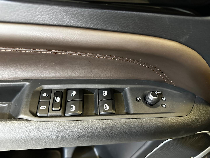Foto do veículo JEEP COMMANDER  OVR T270 2024 19.263 KM 212.900,00
