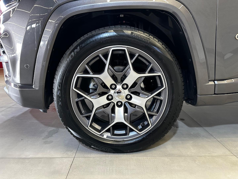 Foto do veículo JEEP COMMANDER  OVR T270 2024 19.263 KM 212.900,00