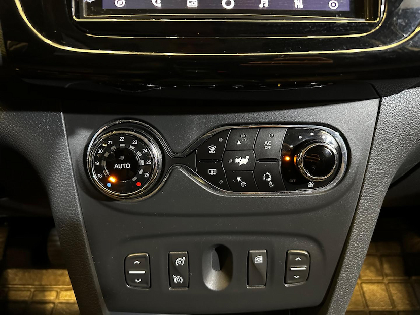 Foto do veículo RENAULT SANDERO  STEP 16 2016 124.258 KM 45.900,00
