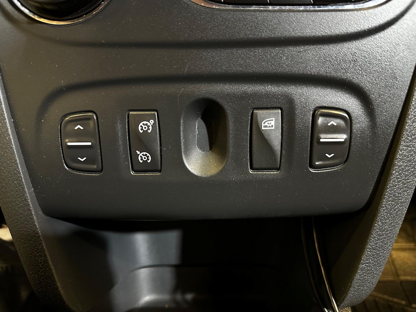 Foto do veículo RENAULT SANDERO  STEP 16 2016 124.258 KM 45.900,00