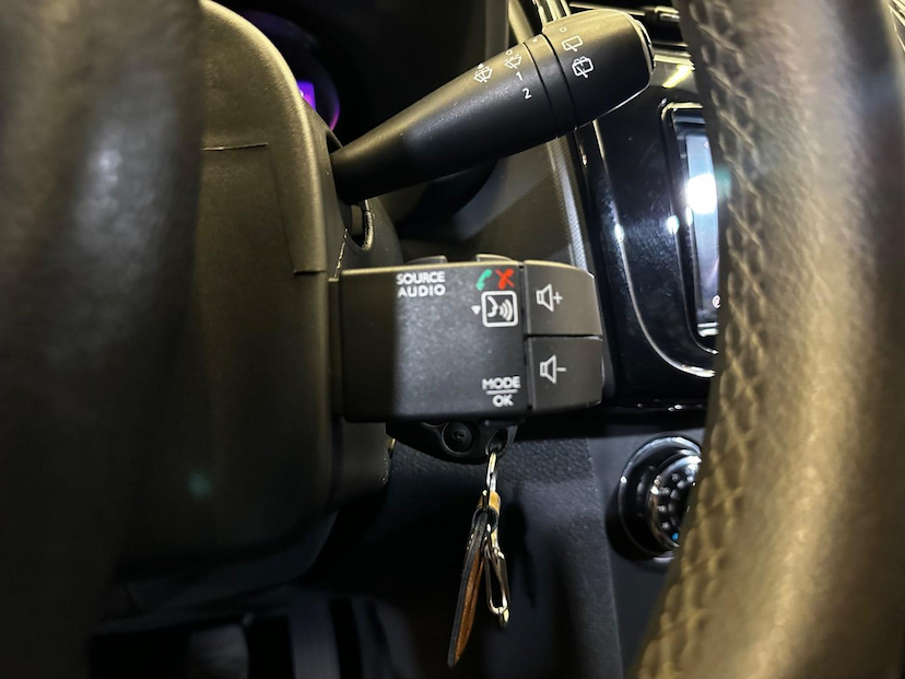 Foto do veículo RENAULT SANDERO  STEP 16 2016 124.258 KM 45.900,00