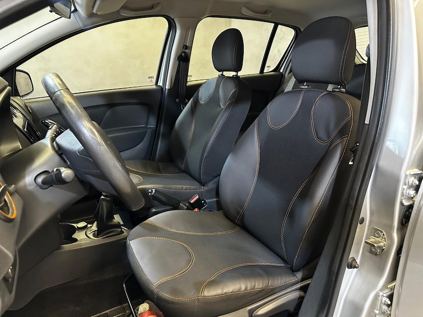 Foto do veículo RENAULT SANDERO  STEP 16 2016 124.258 KM 45.900,00