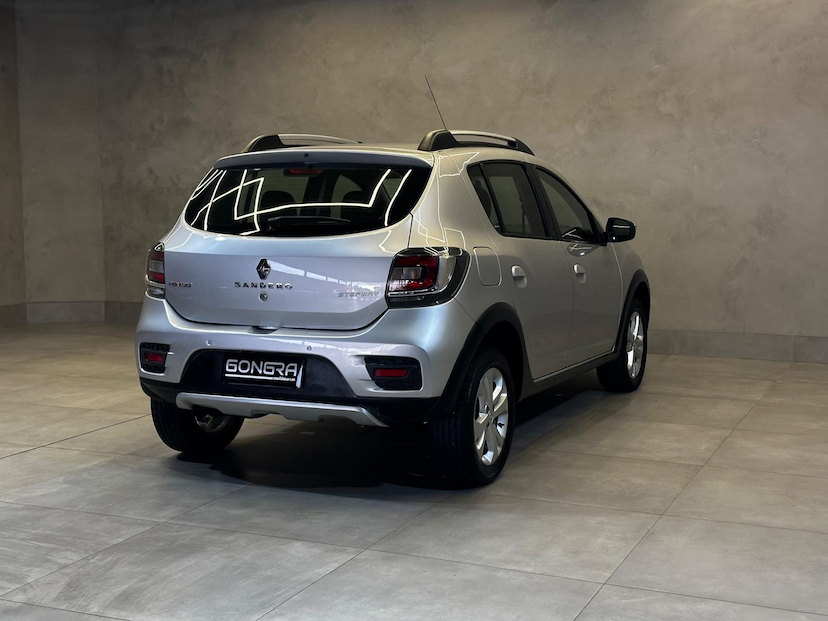 Foto do veículo RENAULT SANDERO  STEP 16 2016 124.258 KM 45.900,00
