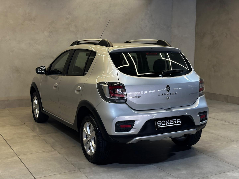 Foto do veículo RENAULT SANDERO  STEP 16 2016 124.258 KM 45.900,00
