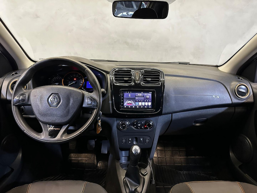 Foto do veículo RENAULT SANDERO  STEP 16 2016 124.258 KM 45.900,00