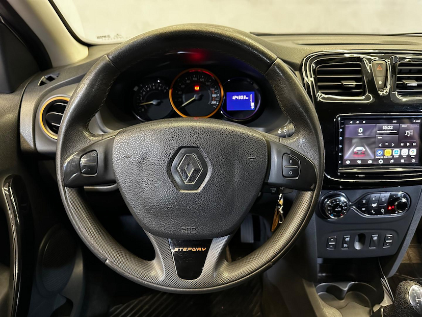 Foto do veículo RENAULT SANDERO  STEP 16 2016 124.258 KM 45.900,00